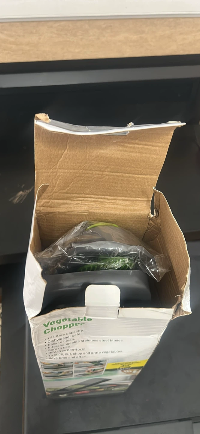 Vegetable Chopper with 1.2 Liter Capacity - Never used - photo 3