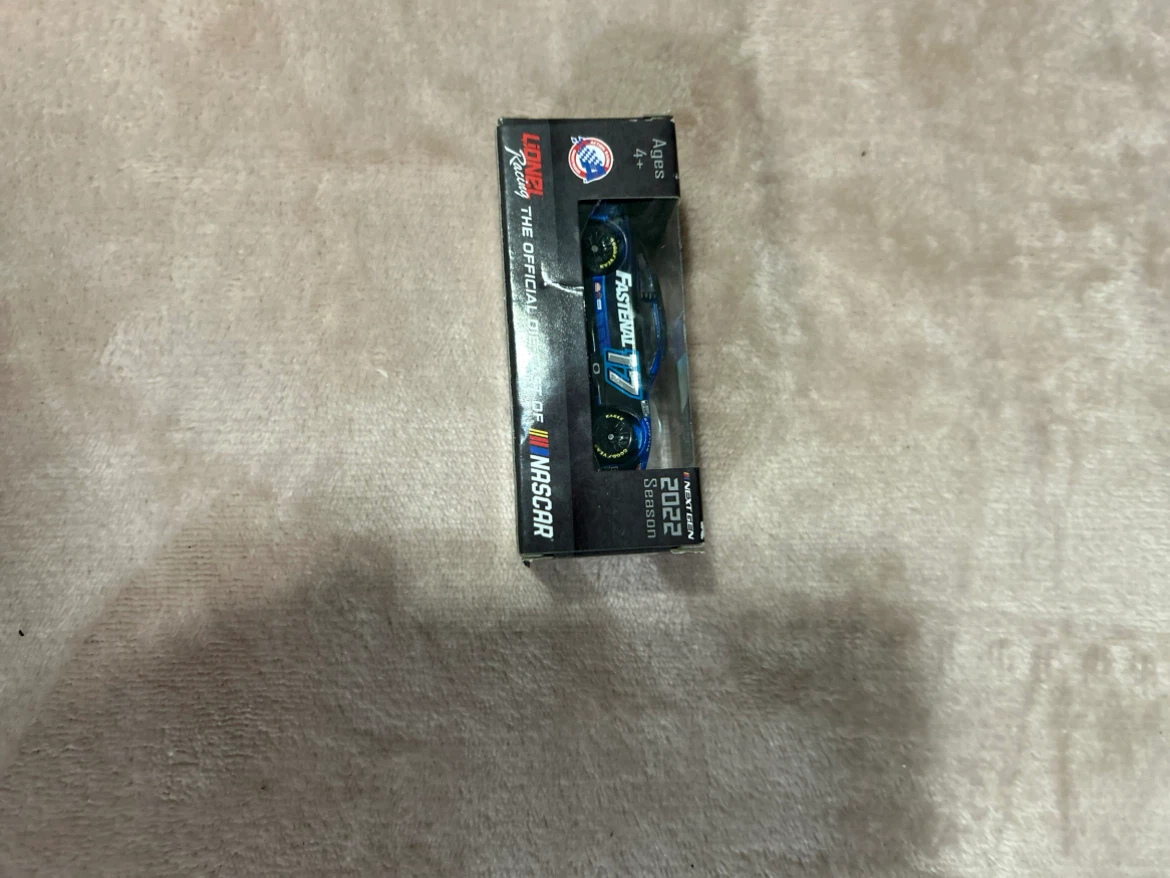 Lionel Racing Chris Buescher #17 Fastenal 2022 Mustang 1:64 - photo 3