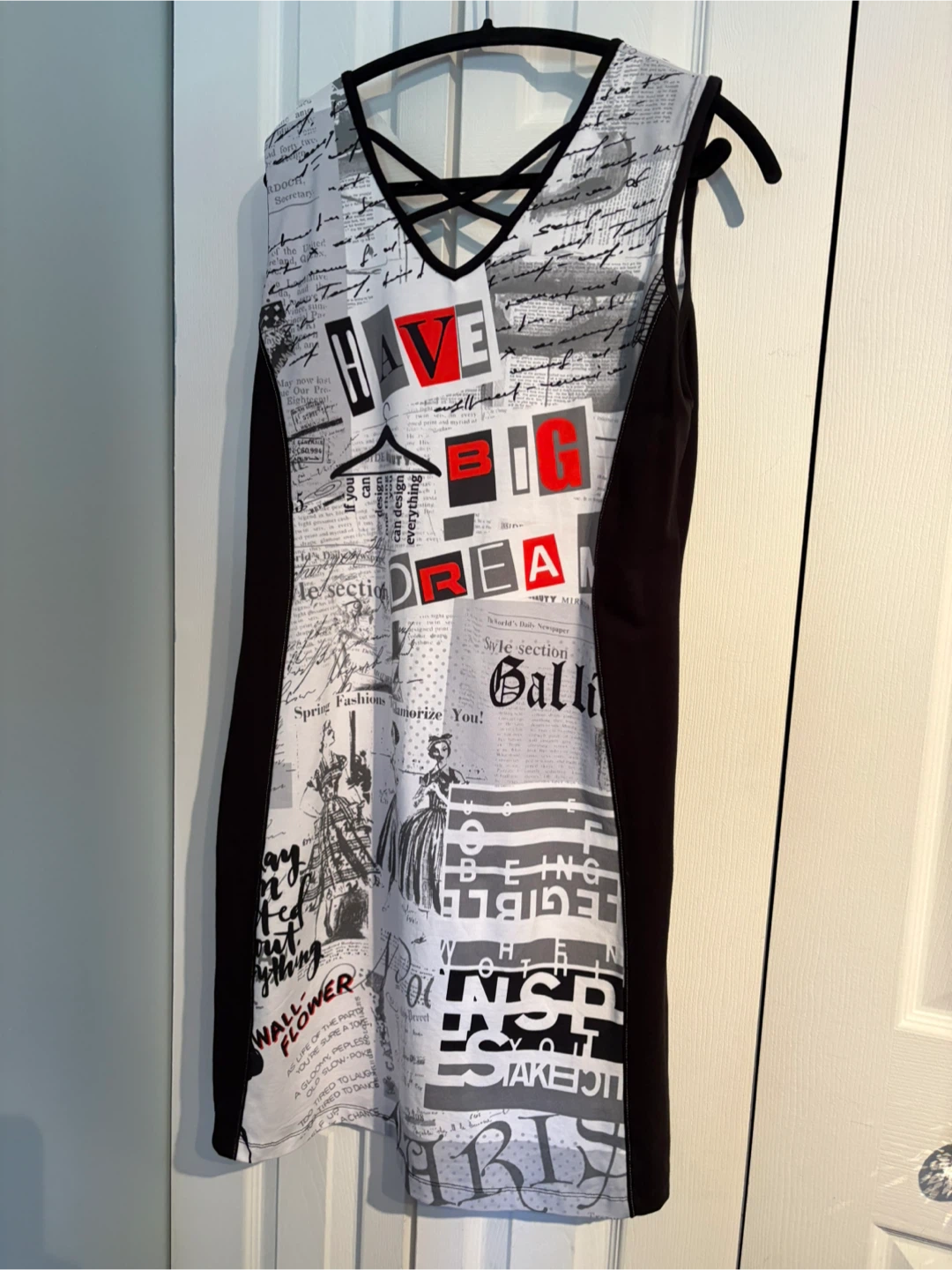 Women's Sleeveless Newspaper Print Dress