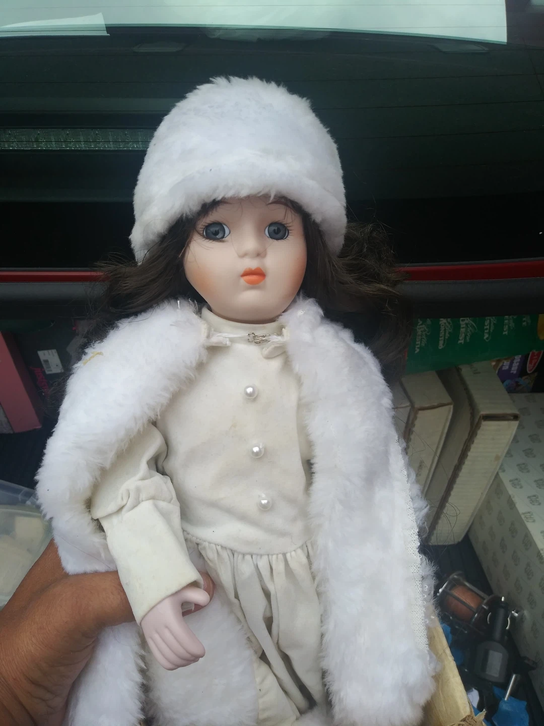 Collector Doll with White Winter Outfit - photo 2