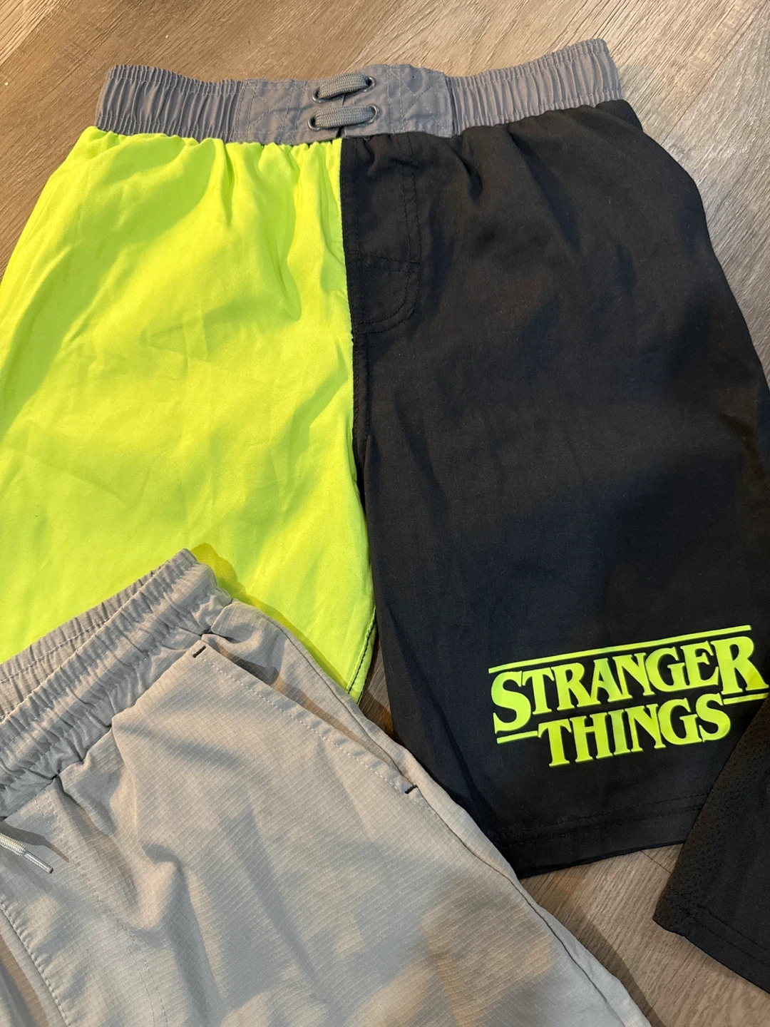 Eddie Bauer Shorts & Stranger Things Shorts - photo 3