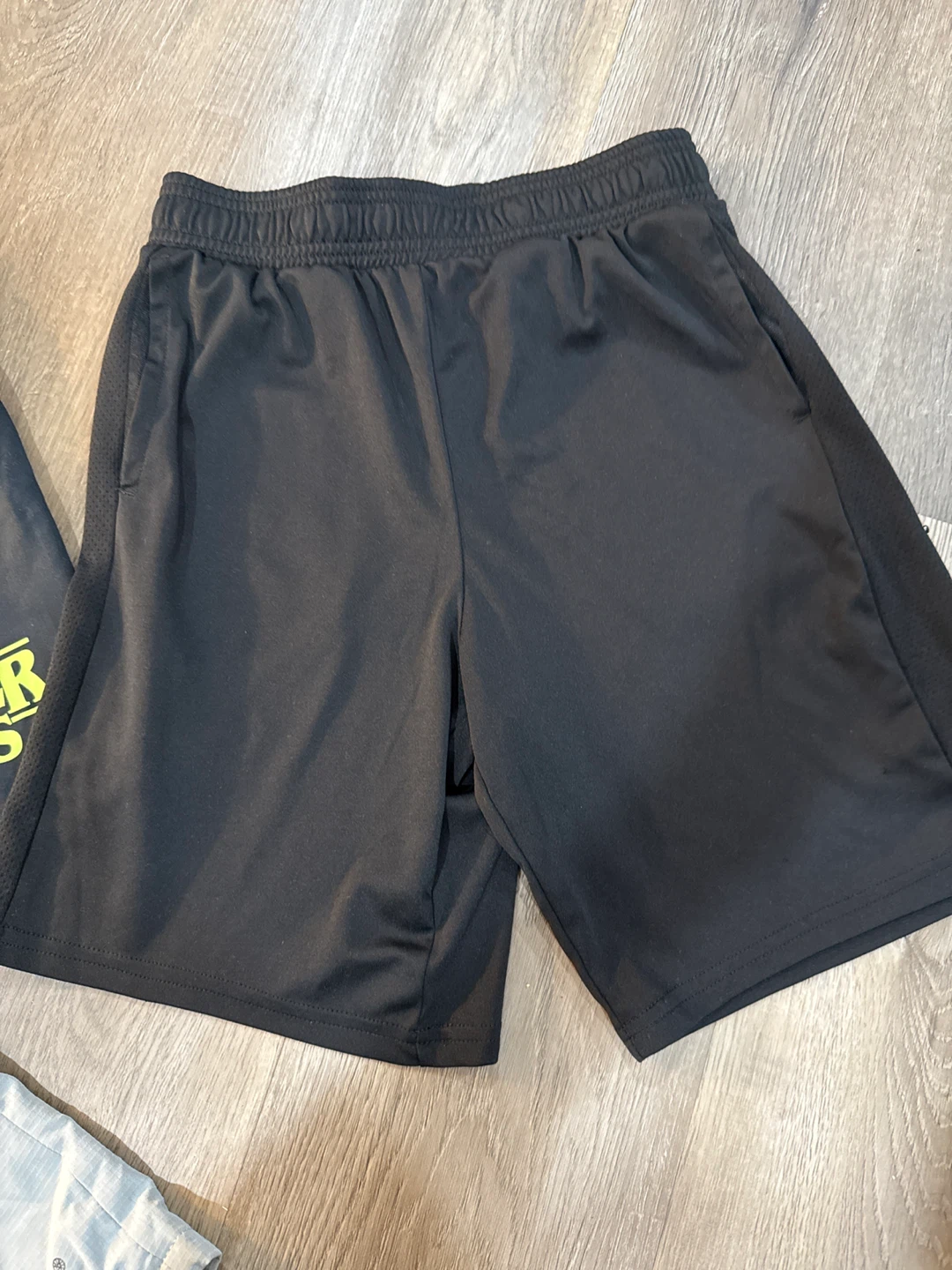 Eddie Bauer Shorts & Stranger Things Shorts - photo 4