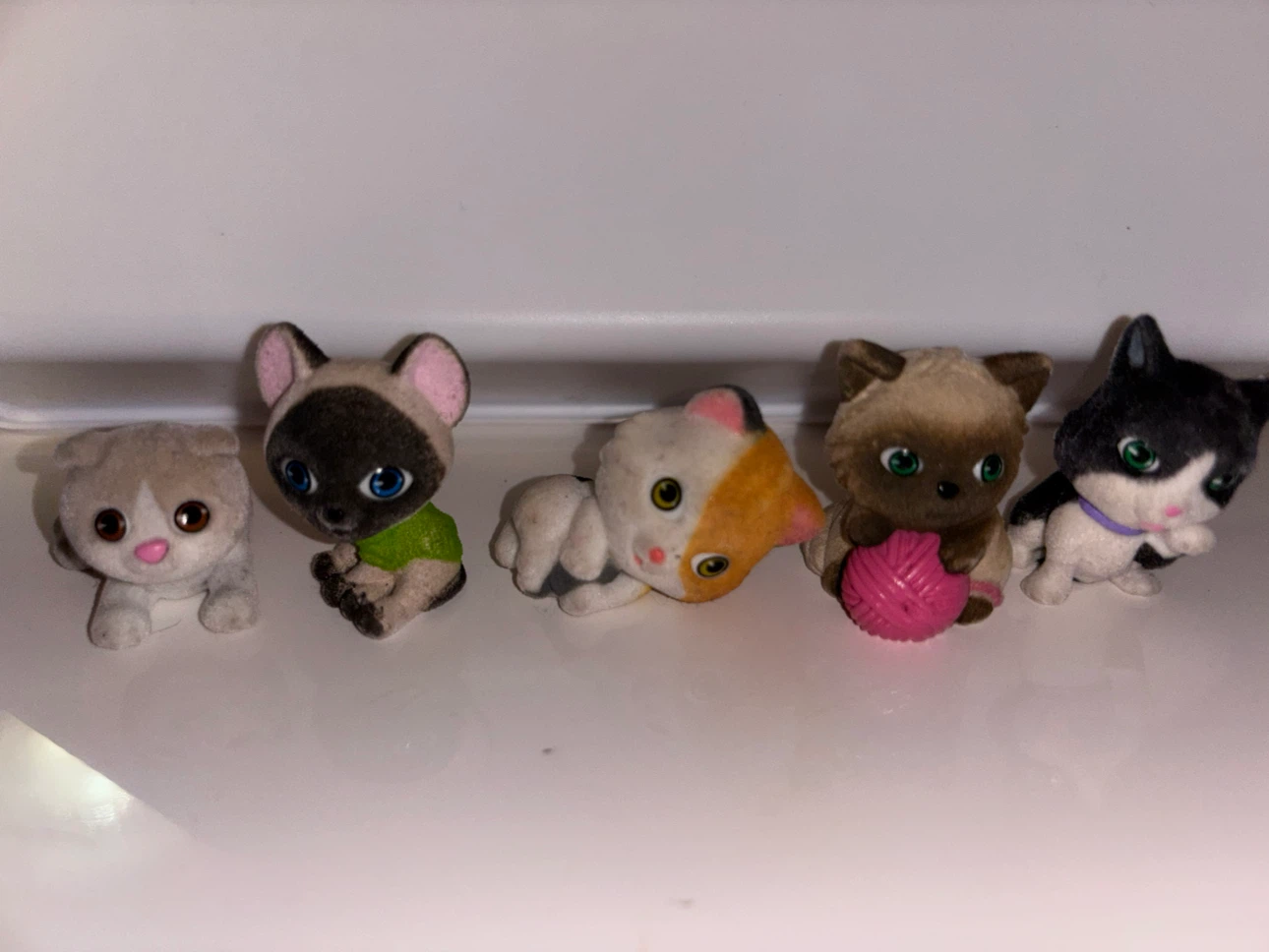 Mini Cat & Dog Figurines with Beds & Accessories - photo 4