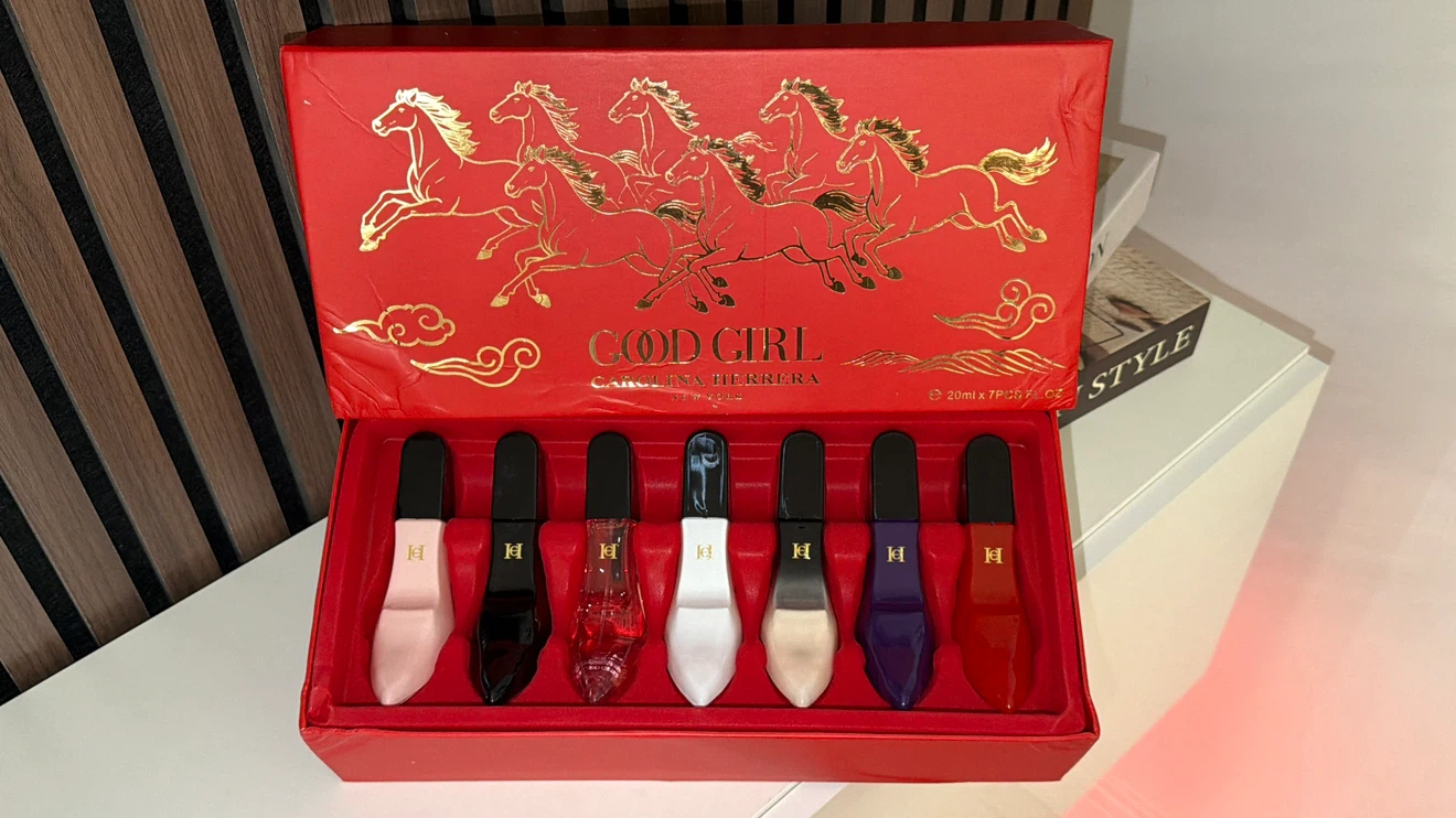 Carolina Herrera Good Girl Perfume Miniatures Gift Set - photo 2