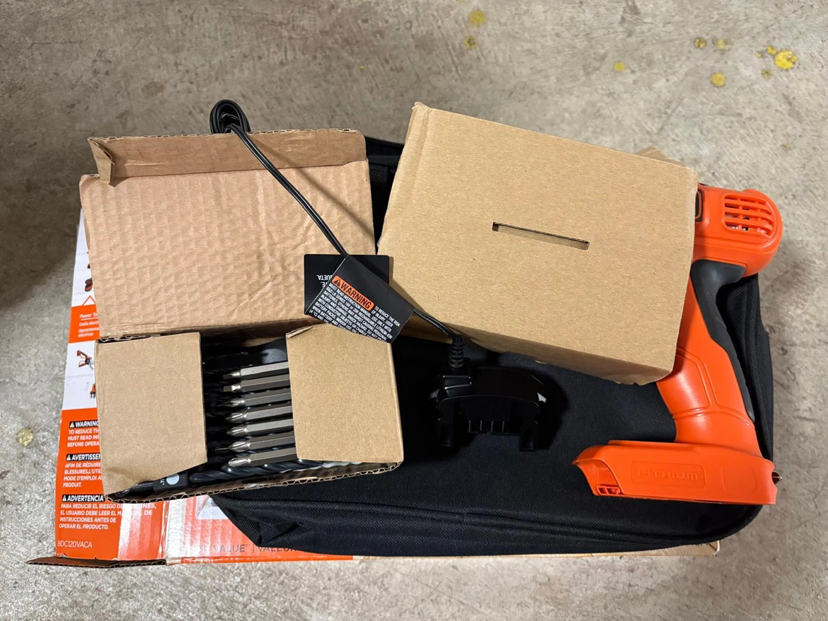 Black & Decker 20V Lithium Ion Drill/Driver 30-Piece Project Kit - photo 3