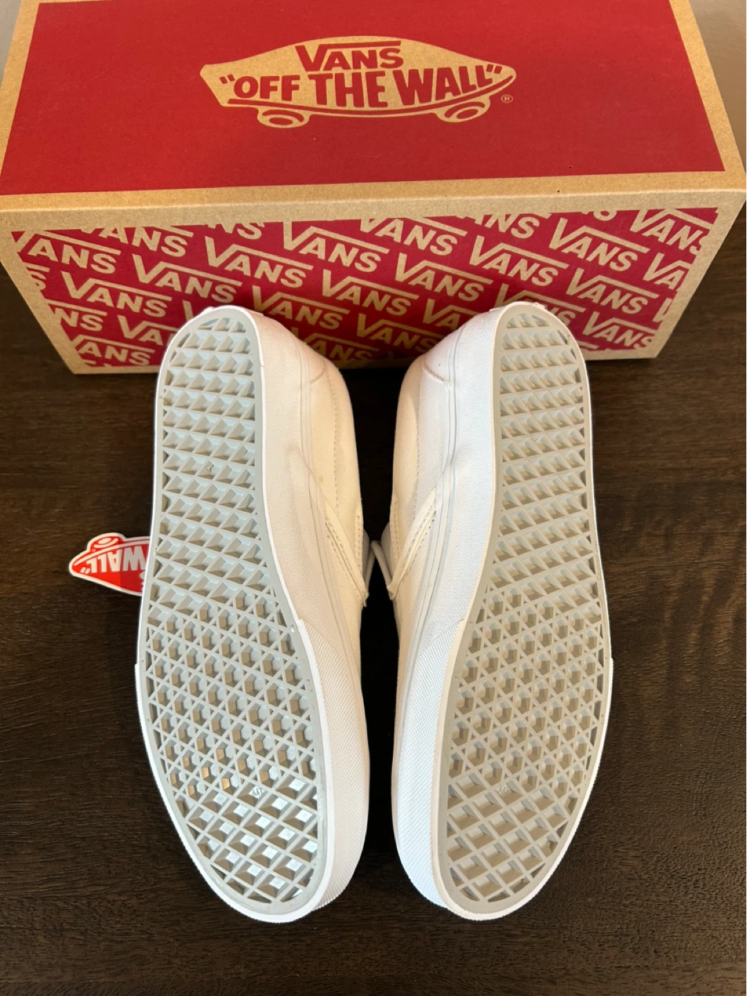 NEW - Vans Classic True White Slip-On Shoes (Women’s Size 7) - photo 4