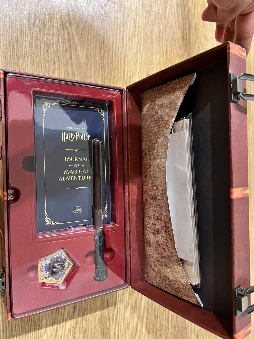 BNIB : Harry Potter: Hogwarts Trunk Collectible Set - photo 5