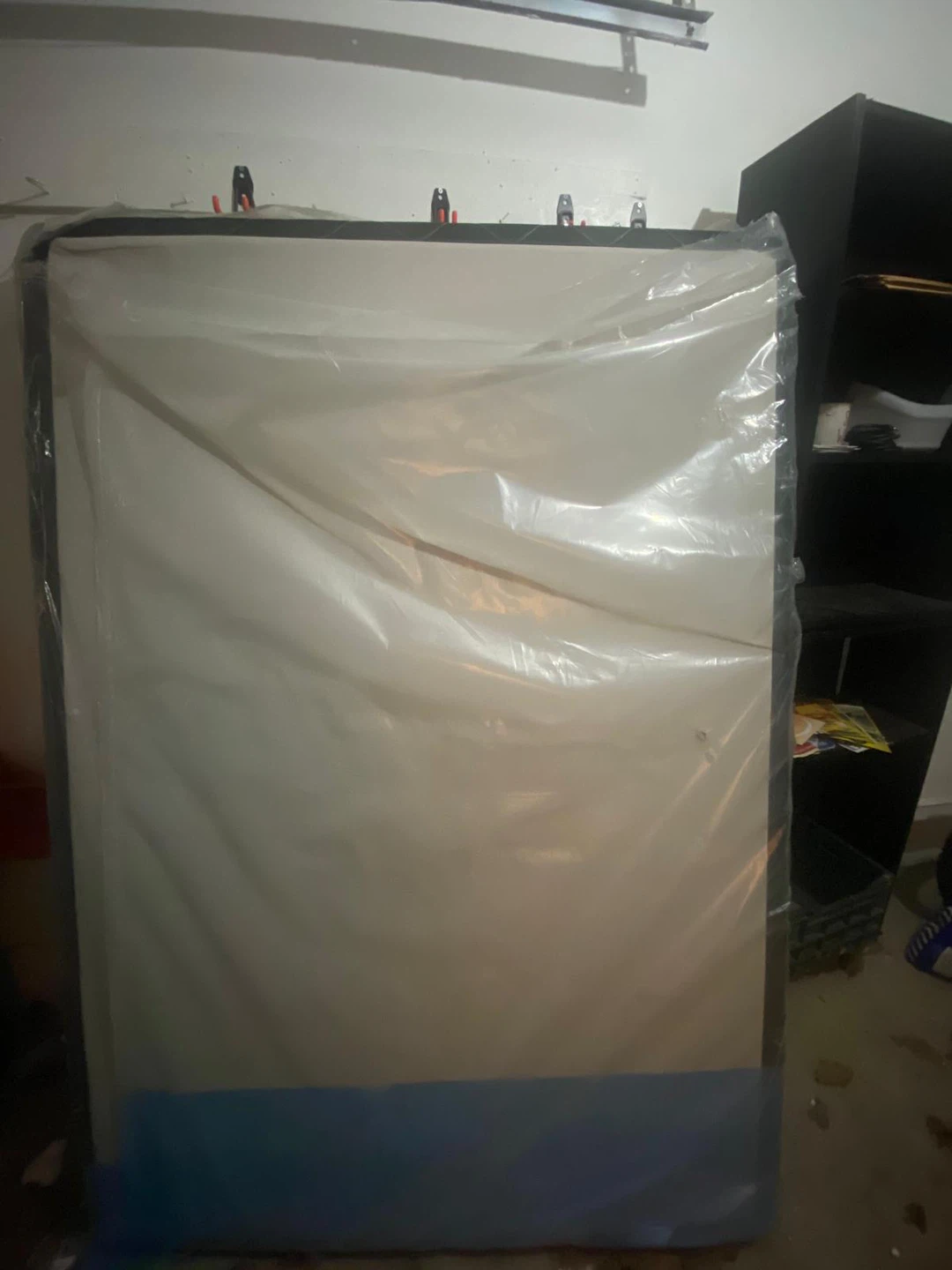 Moving sale : Mattress bed frame