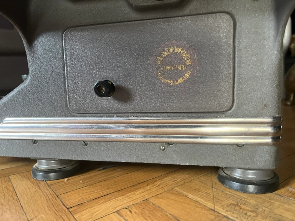 Vintage Royal Typewriter - photo 3