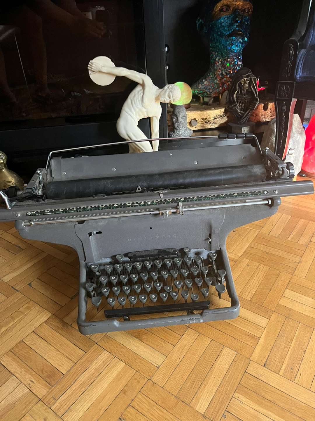 Vintage Royal Typewriter - photo 4