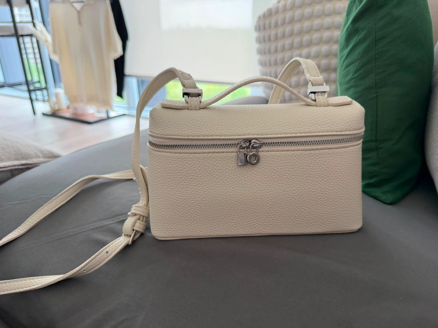 Cream/White Vanity Case Bag - photo 3