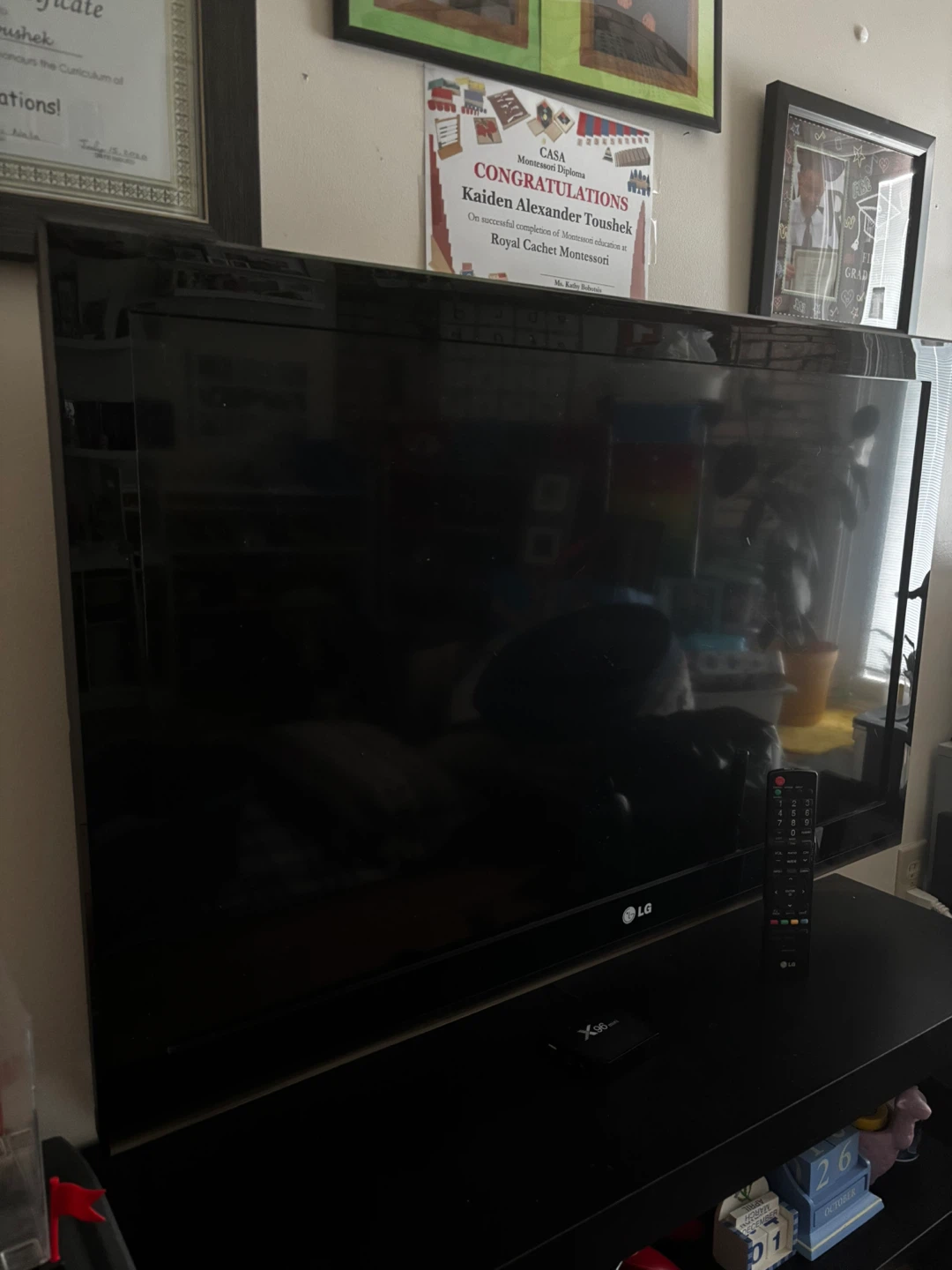 LG 32" LCD TV - photo 2