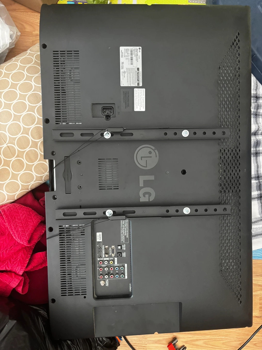 LG 32" LCD TV - photo 4