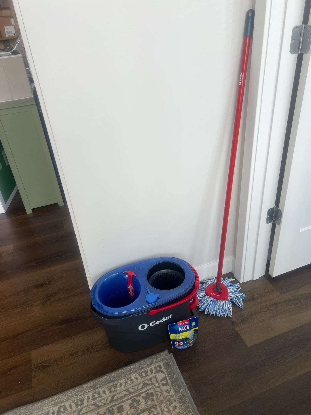 O-Cedar EasyWring Microfiber Spin Mop and Bucket System - photo 2