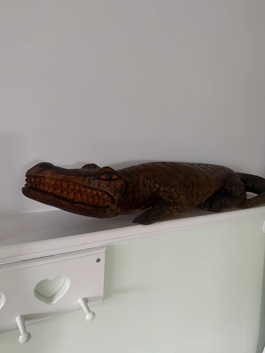 Hand-carved wooden alligator decor - photo 2