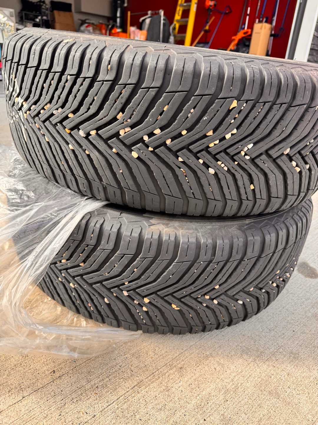 Michelin 215/60R16 95V all weather  (Set of 2)