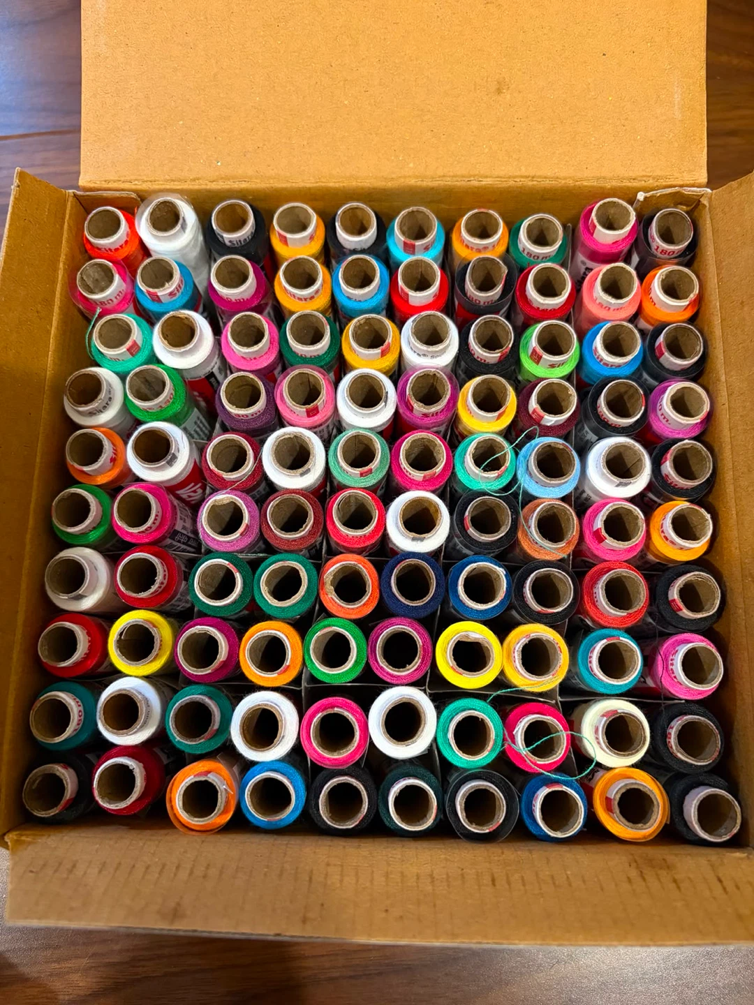 100pc Polyester Thread Set