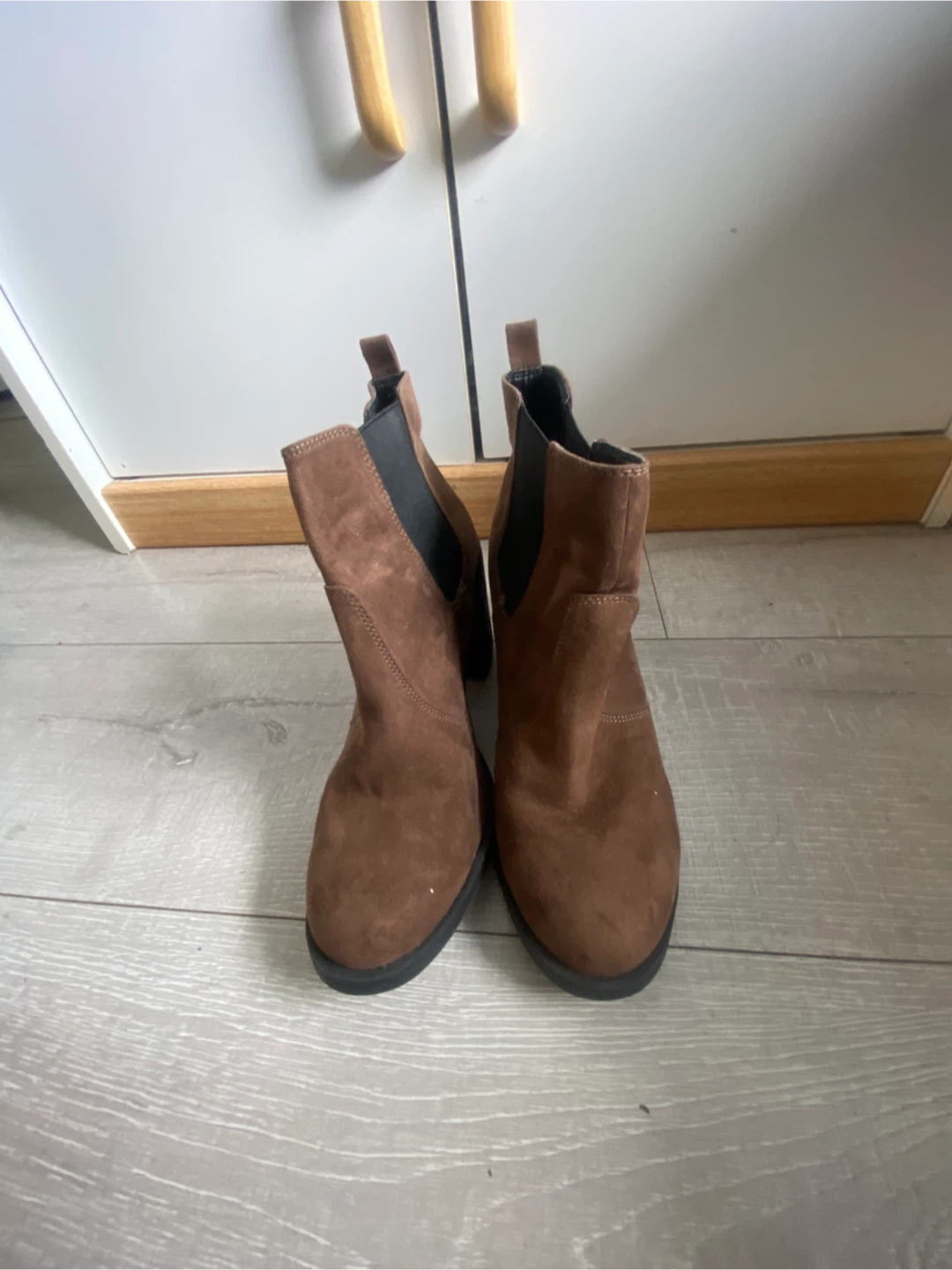 Brown Suede Chelsea Boots - photo 3