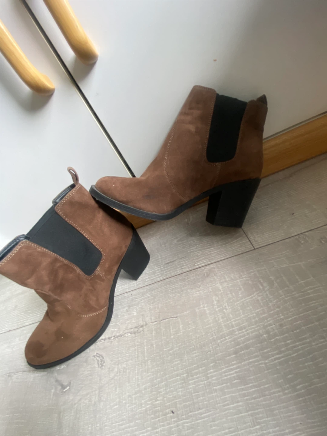 Brown Suede Chelsea Boots - photo 4