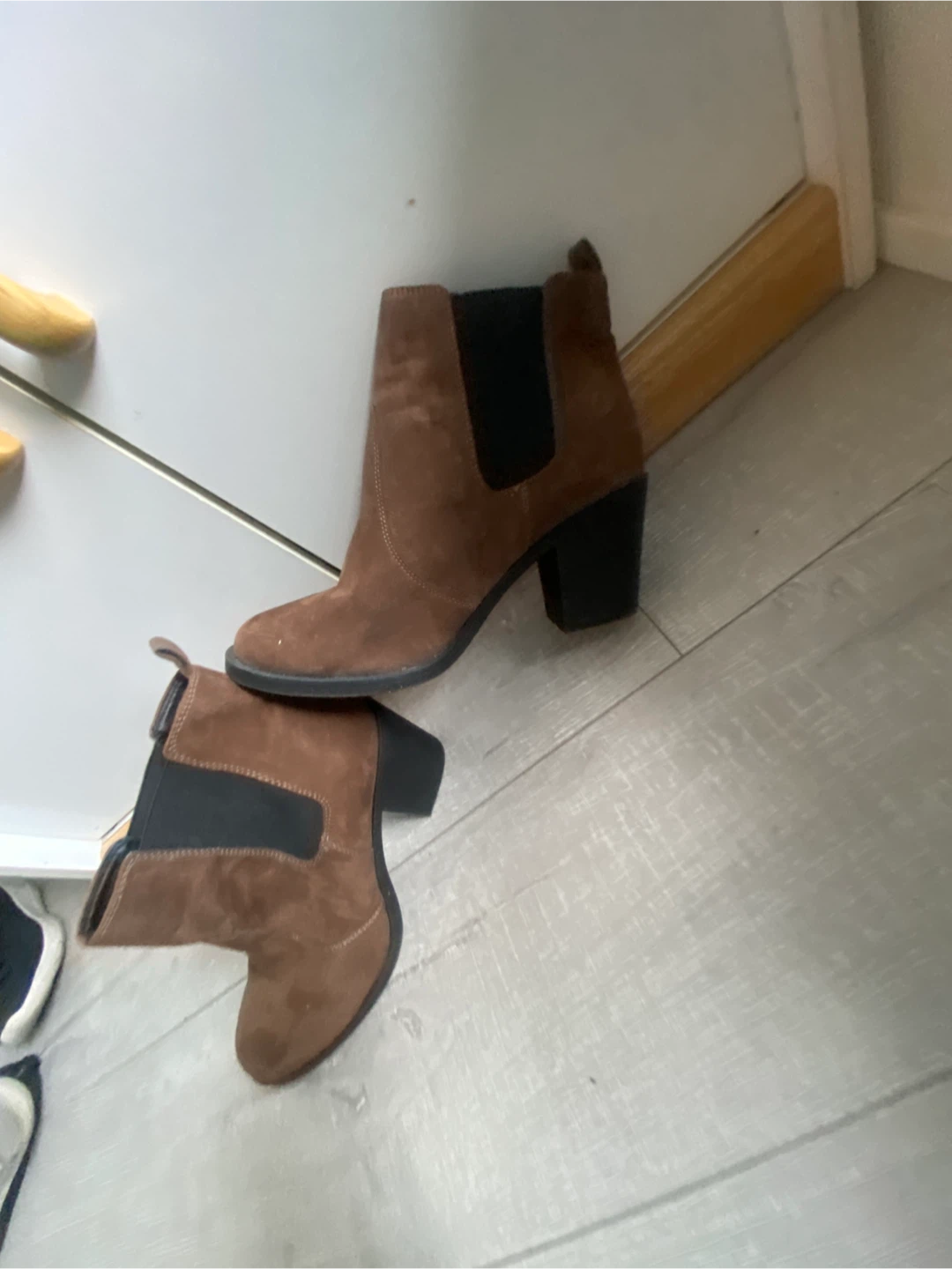 Brown Suede Chelsea Boots - photo 5
