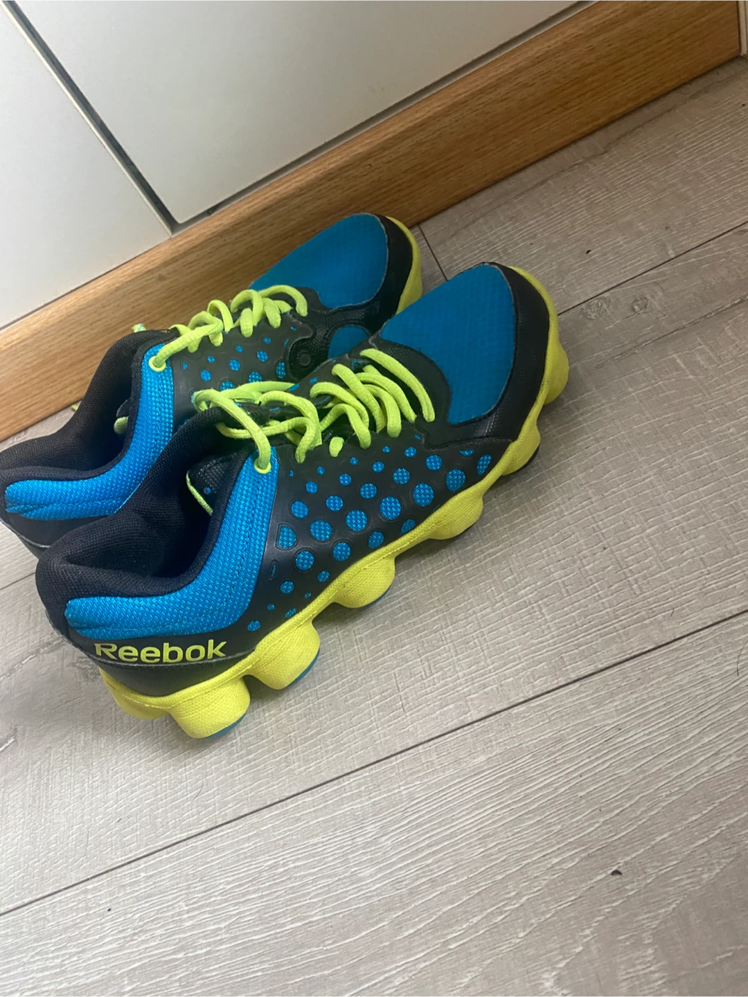 Reebok blue and yellow running shoes - photo 2