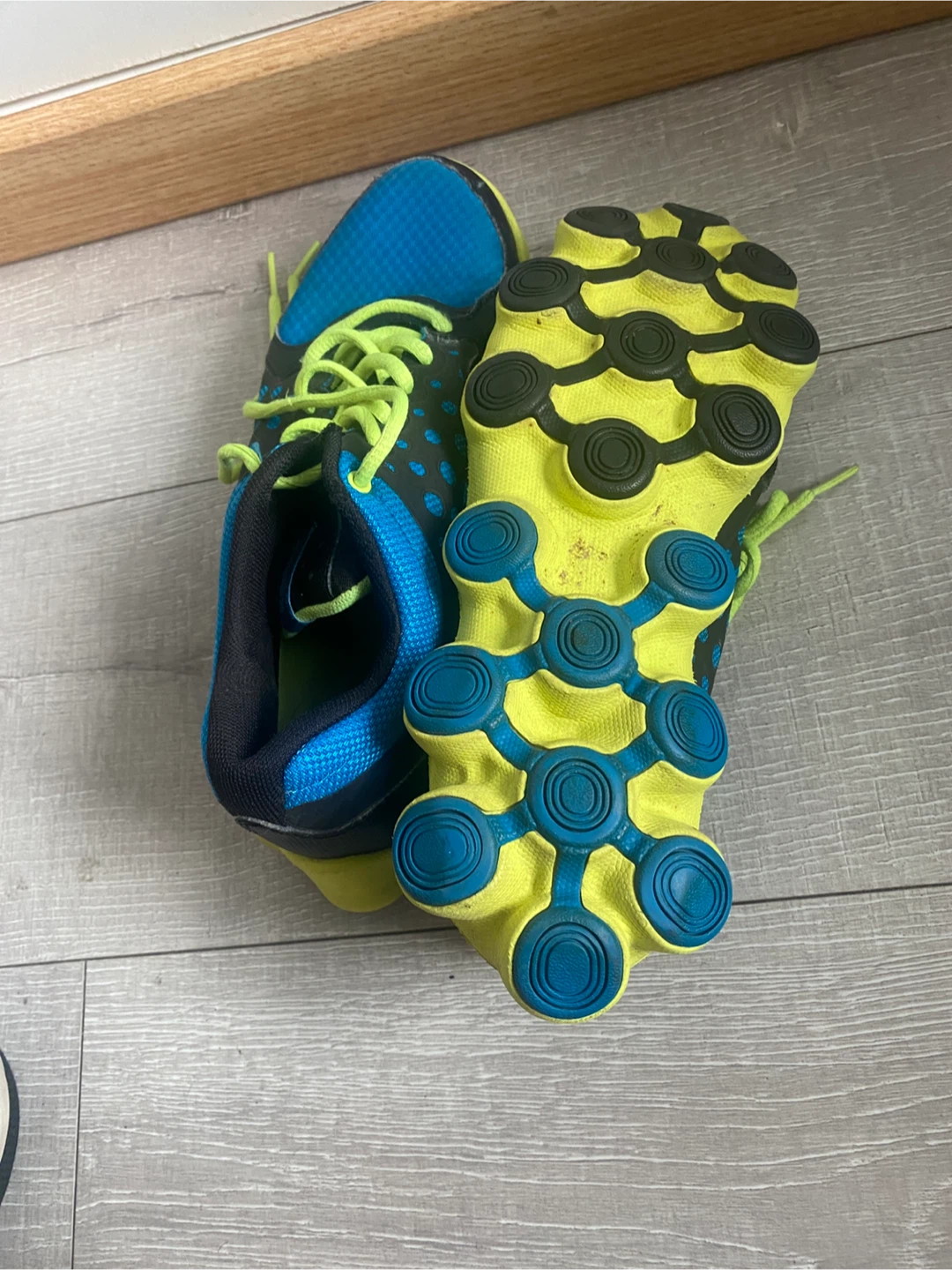 Reebok blue and yellow running shoes - photo 5