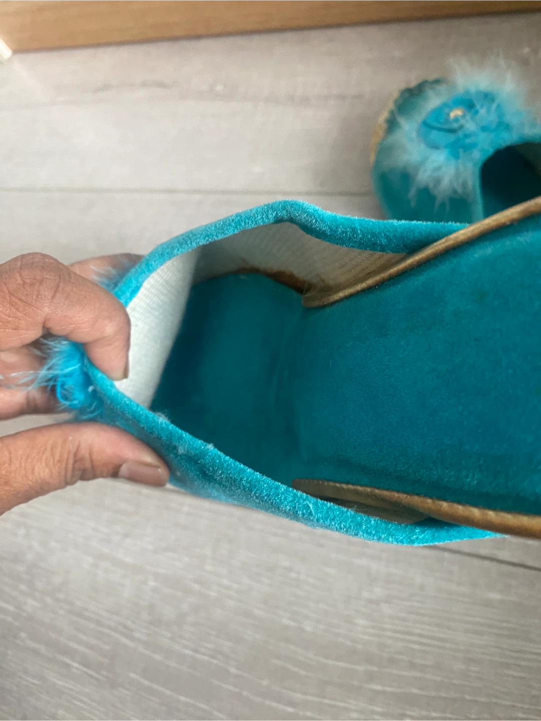 Turquoise slippers with feather and flower detail - photo 5