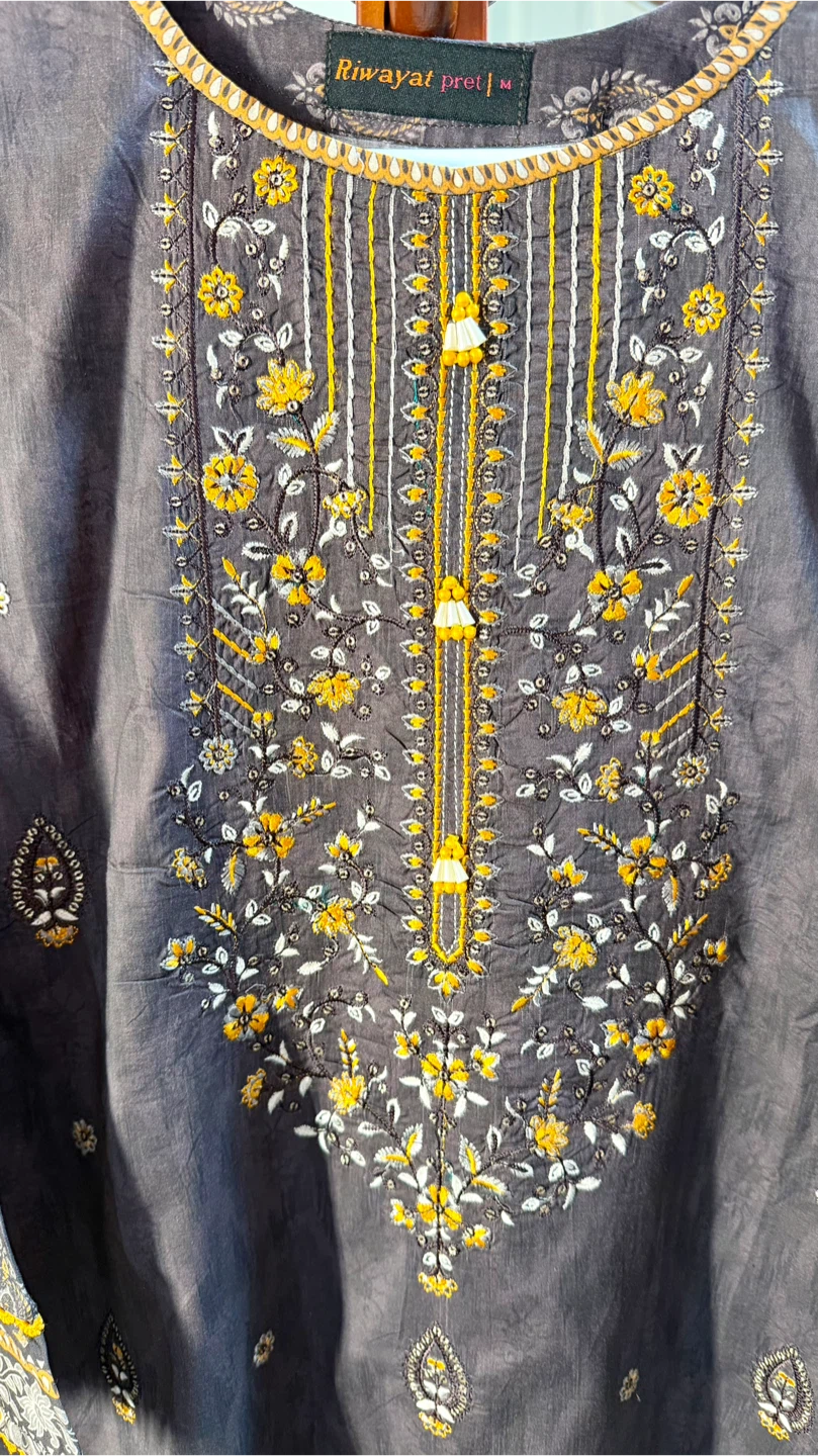 Riwayat Pret Embroidered brown three piece suit - photo 2