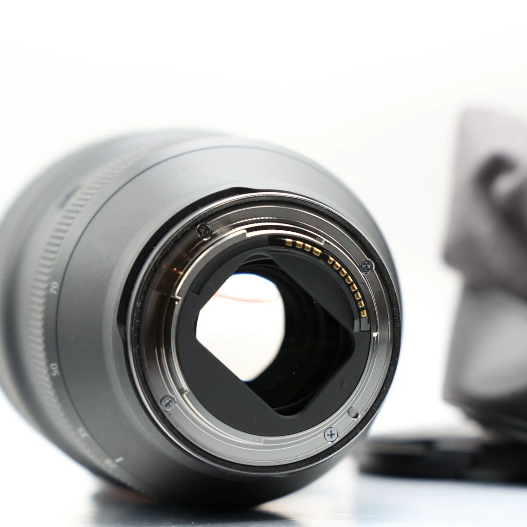 Canon RF 28-70mm F2 L USM Lens - photo 4