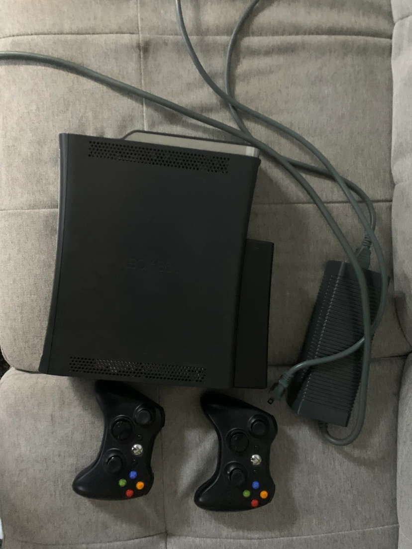 Xbox 360 Console with 2 Controllers - photo 2