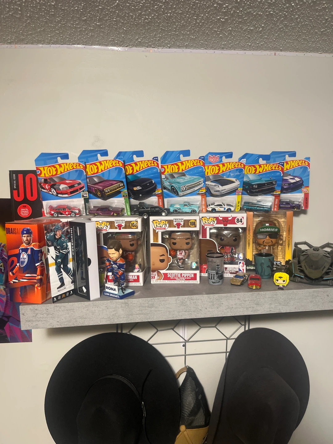 Hot Wheels Die-Cast Cars Assortment and other things - photo 2