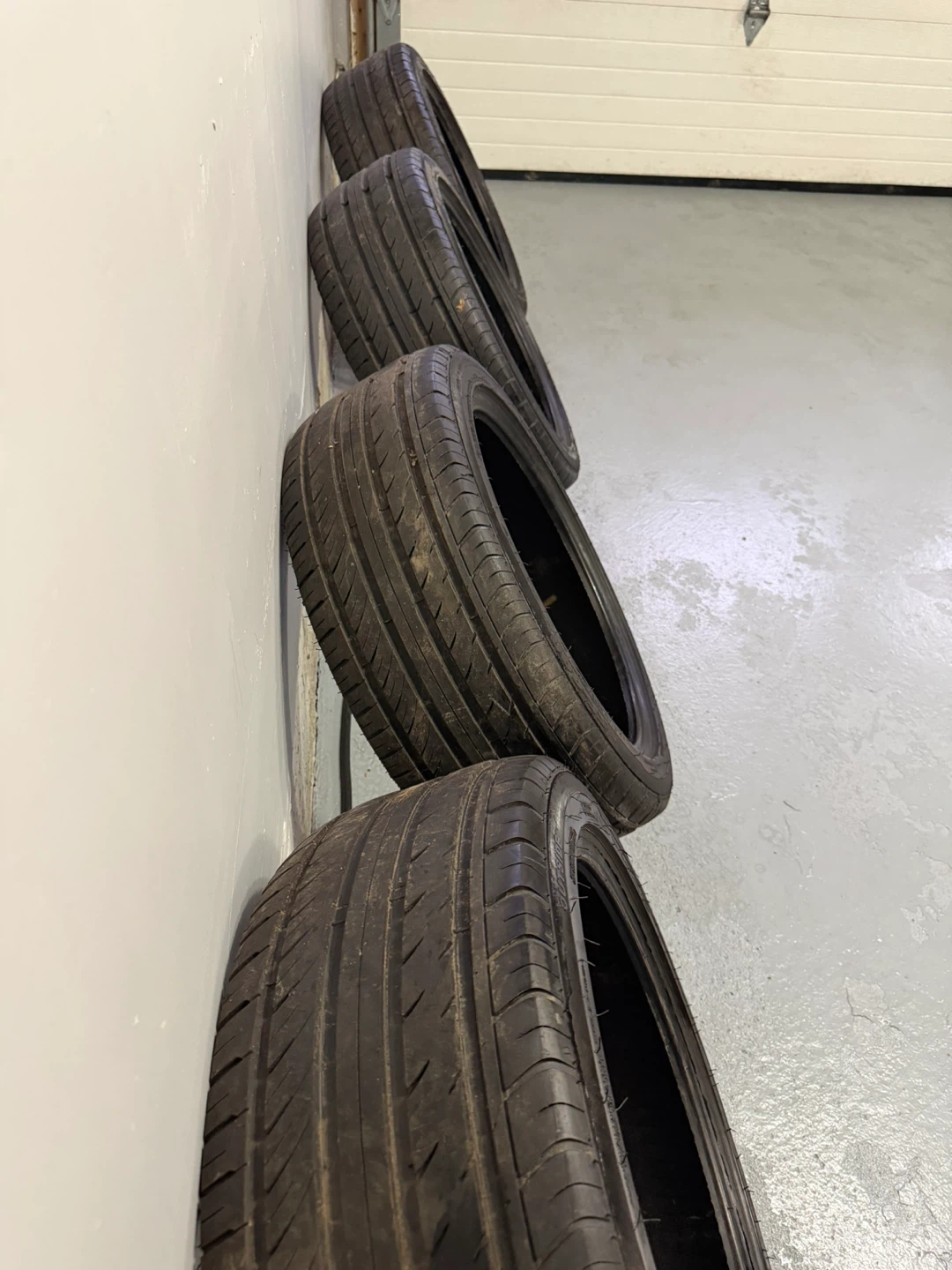 225/45/18 Tires Set of 4 - photo 2