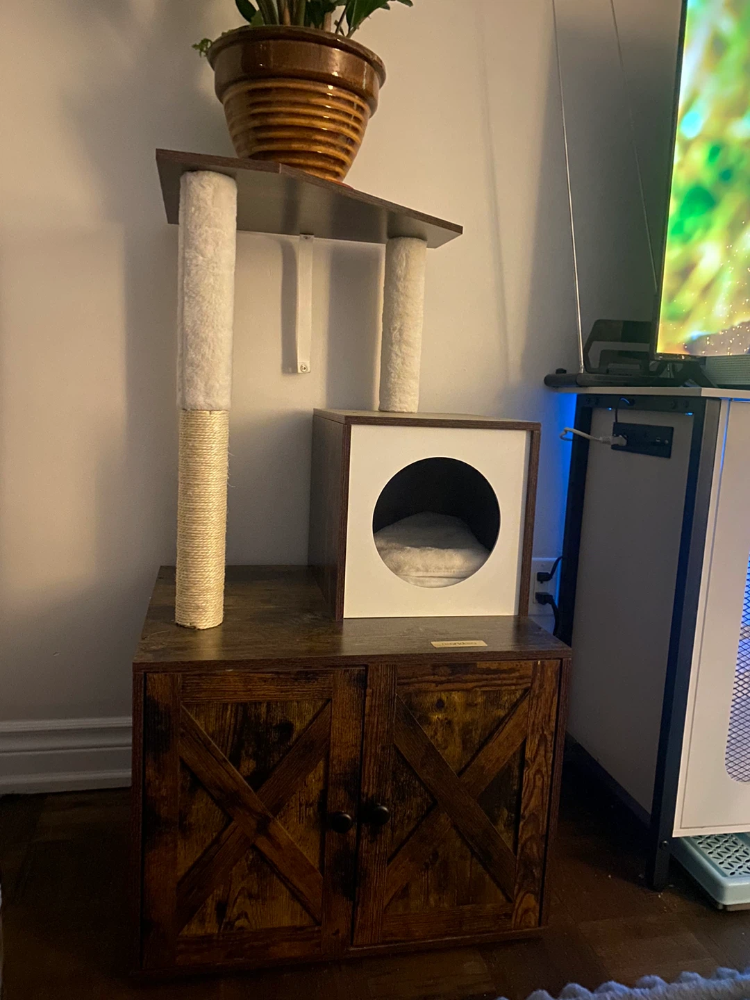 New Cat Tree Condo with litter box enclosure - photo 2