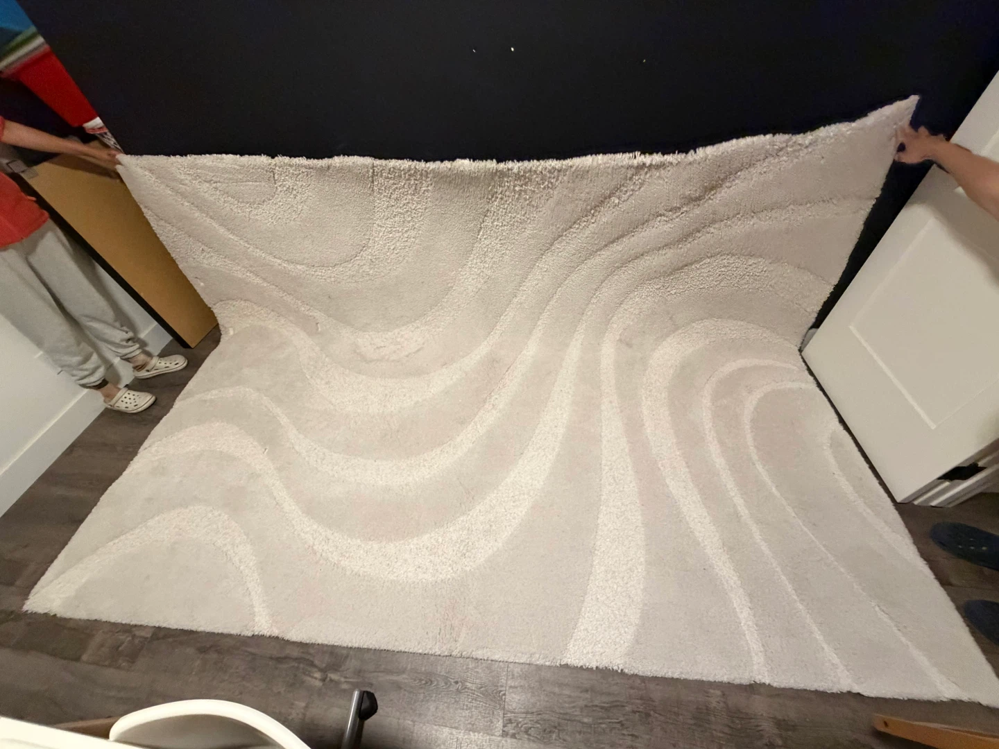 large carpet 7’9”x 10’4” (240x315 cm)