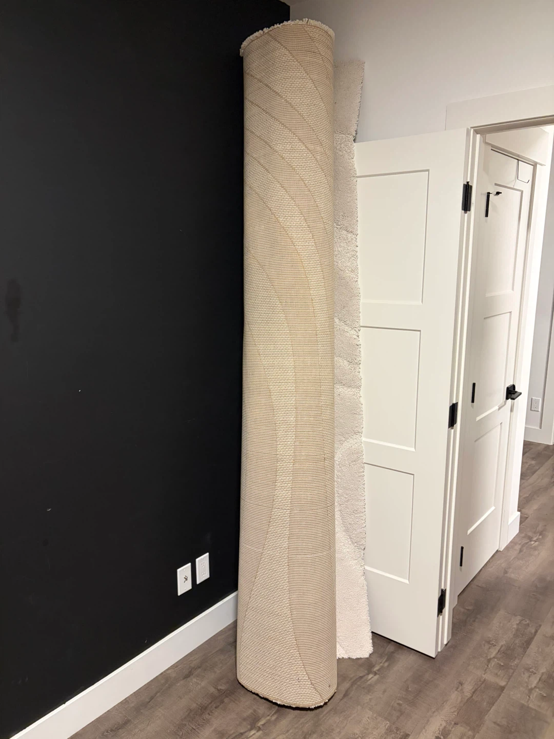 large carpet 7’9”x 10’4” (240x315 cm) - photo 5