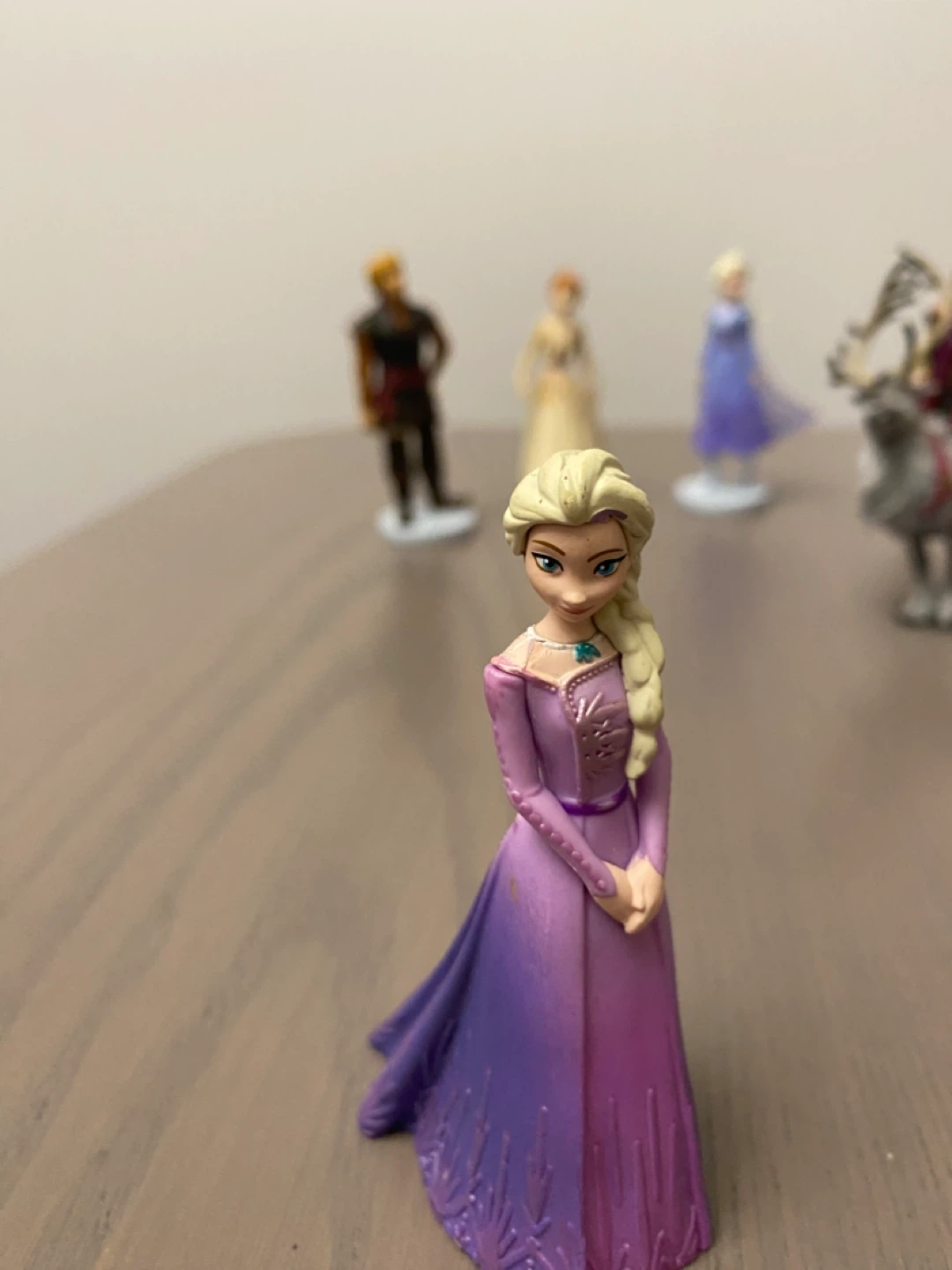 Disney Frozen 2 Deluxe Figurine Playset - photo 2