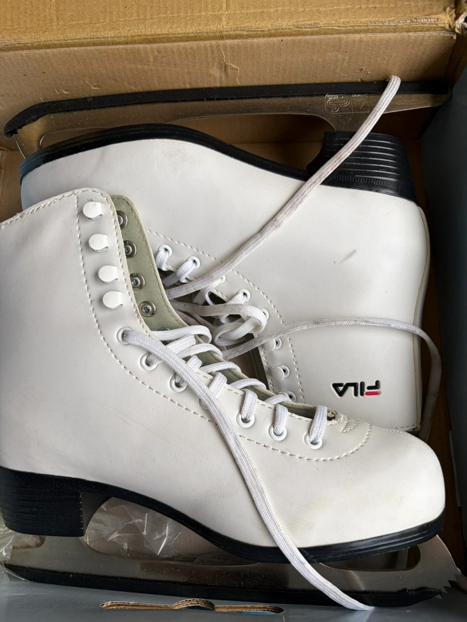 Fila Figure Skates - White, Size US 6