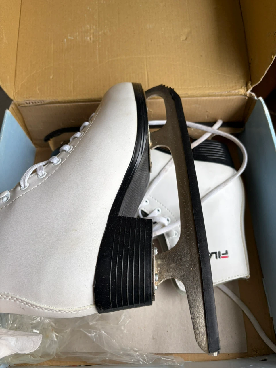 Fila Figure Skates - White, Size US 6 - photo 2