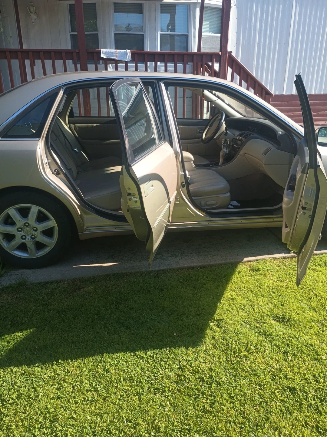 Toyota Avalon XLS Sedan - photo 3