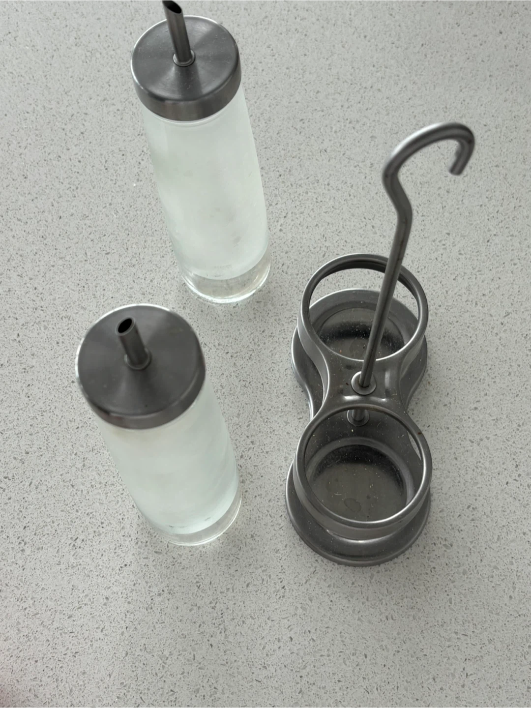Oil and Vinagre Glass cruet set with metal holder - photo 2