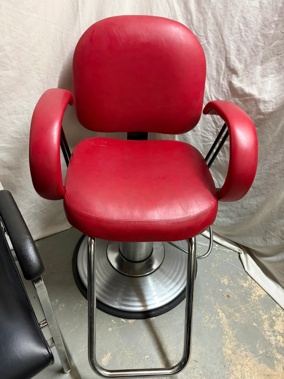 Black and red Salon Chair with Chrome Accents
