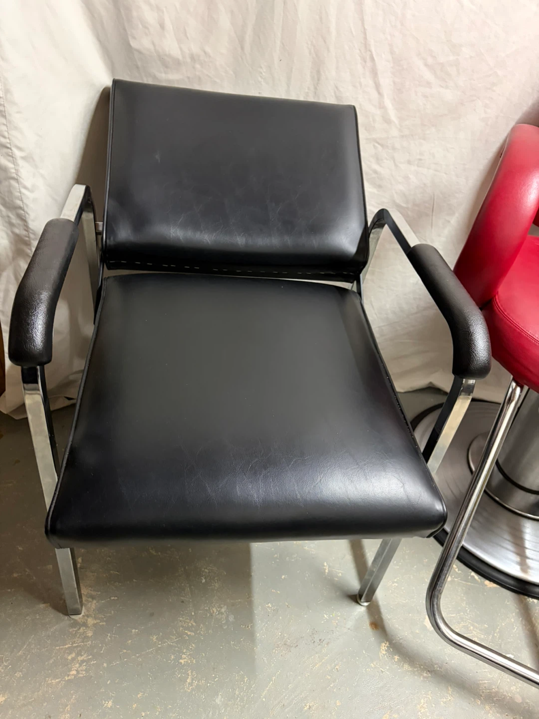 Black and red Salon Chair with Chrome Accents - photo 2