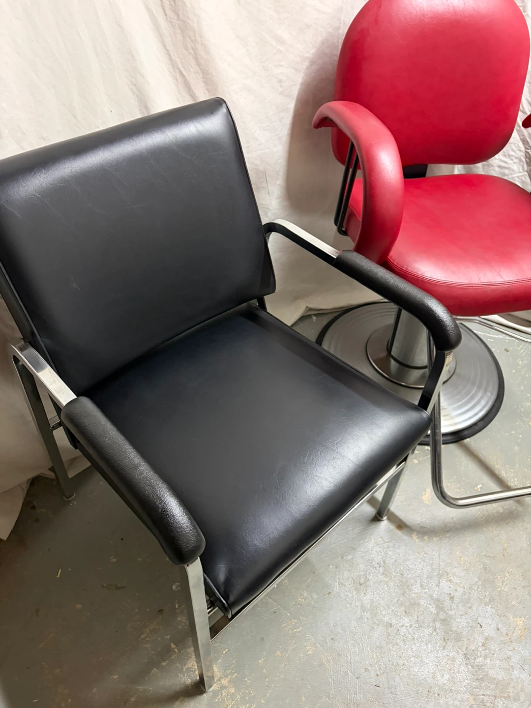 Black and red Salon Chair with Chrome Accents - photo 4