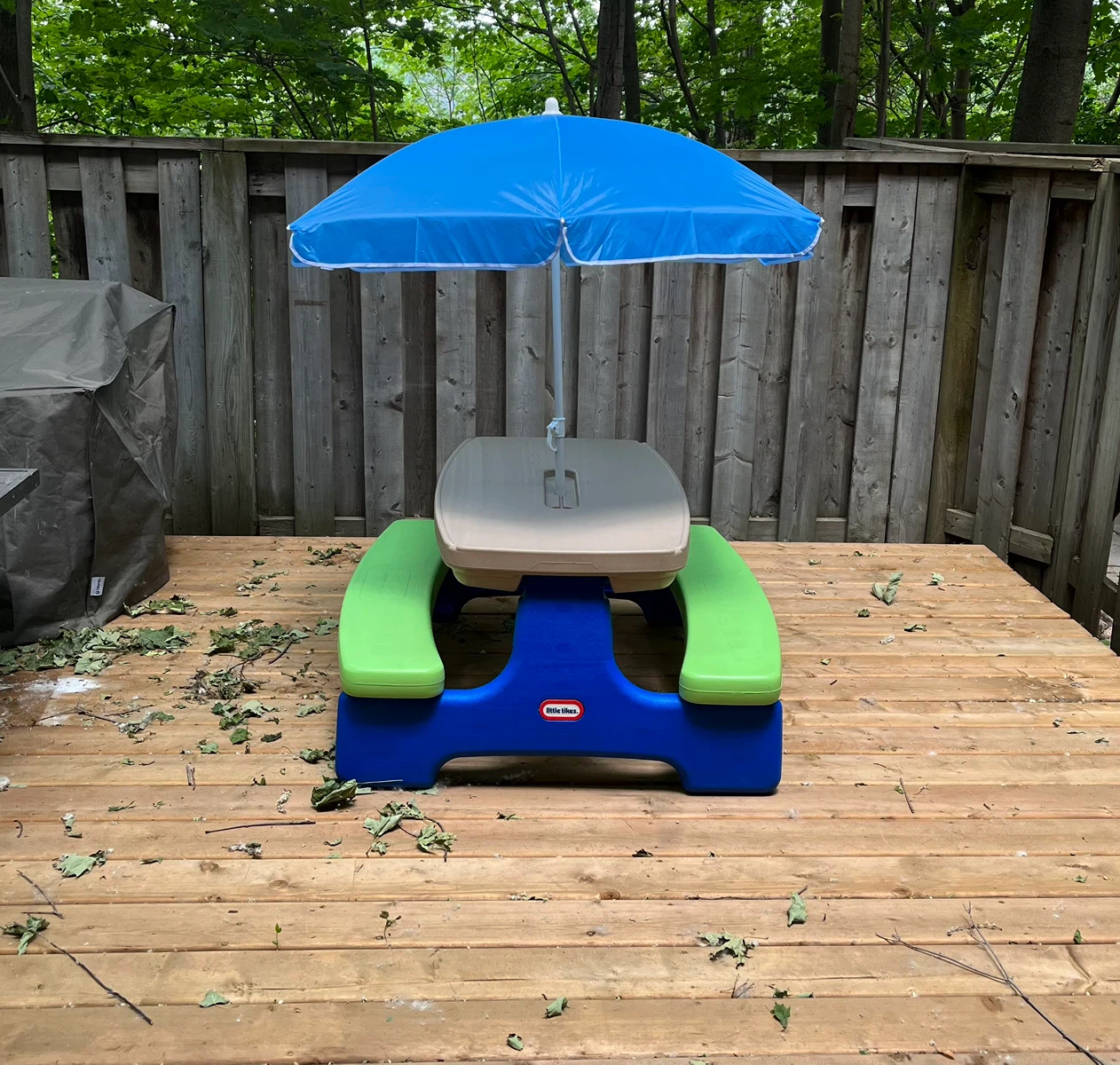 Little Tikes Picnic Table with Umbrella