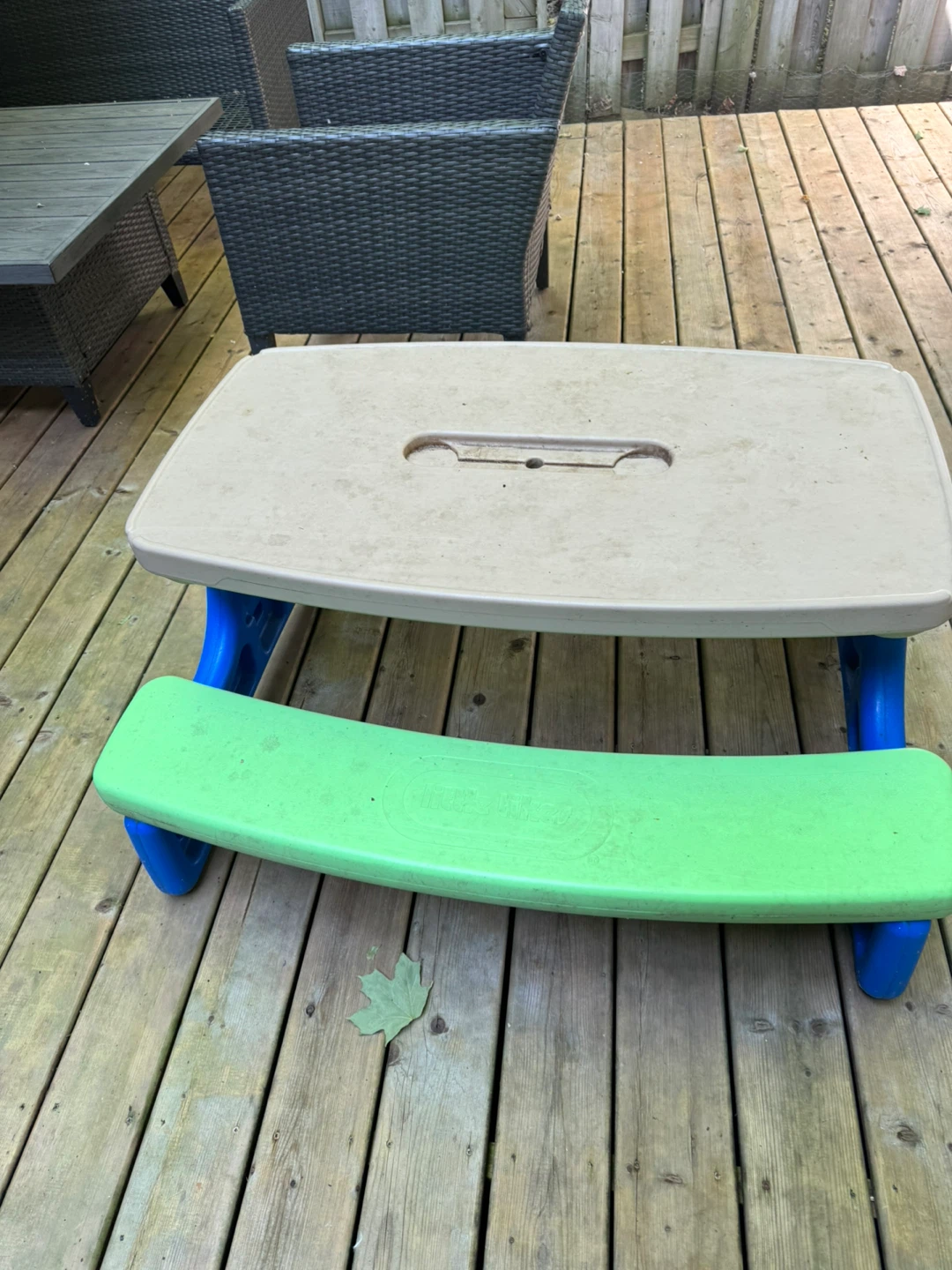 Little Tikes Picnic Table with Umbrella - photo 4