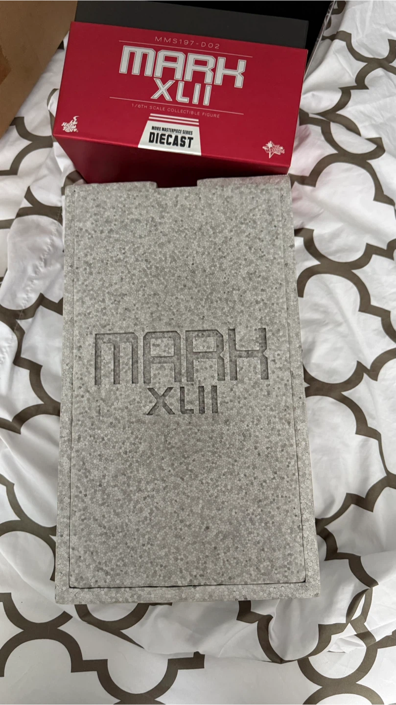 Hot Toys Iron Man 3 Mark XLII 1/6th Scale Collectible Figure - photo 4