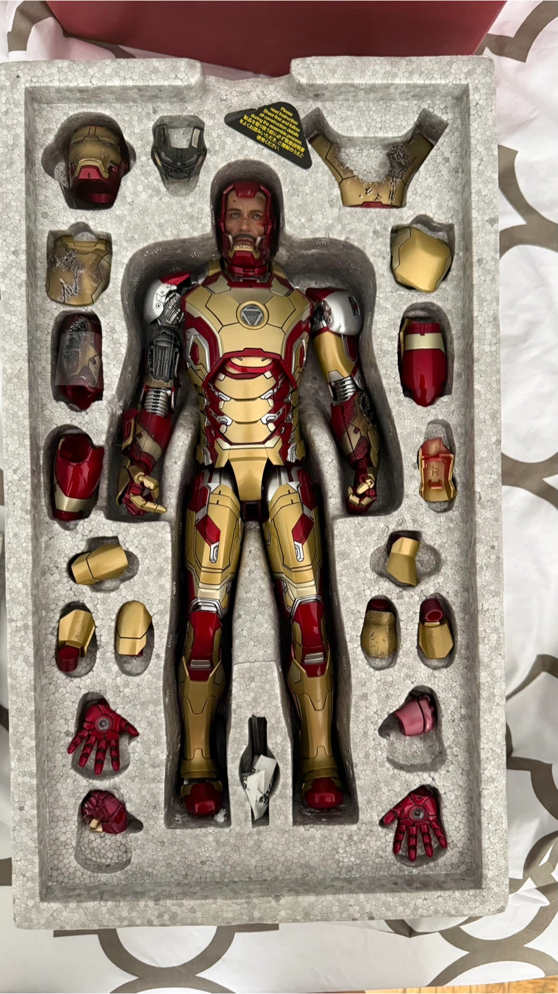 Hot Toys Iron Man 3 Mark XLII 1/6th Scale Collectible Figure - photo 5