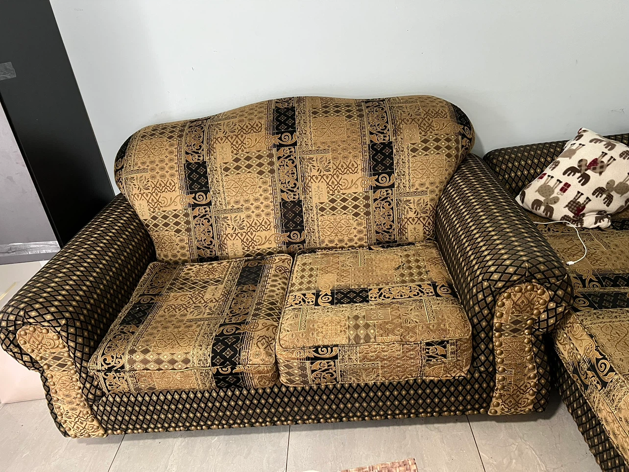Sofa Couch - Patterned Fabric - photo 4