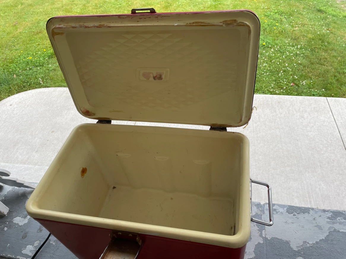 Vintage Coleman Cooler - Made in Canada - photo 3