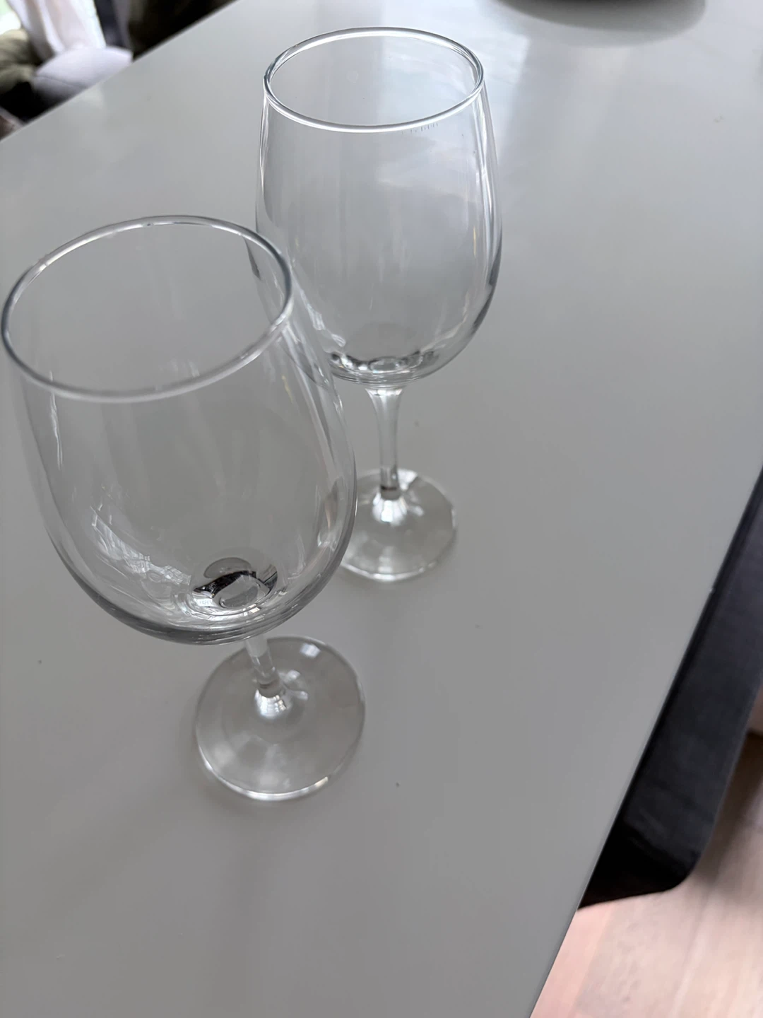 Two Clear Wine Glasses - photo 2